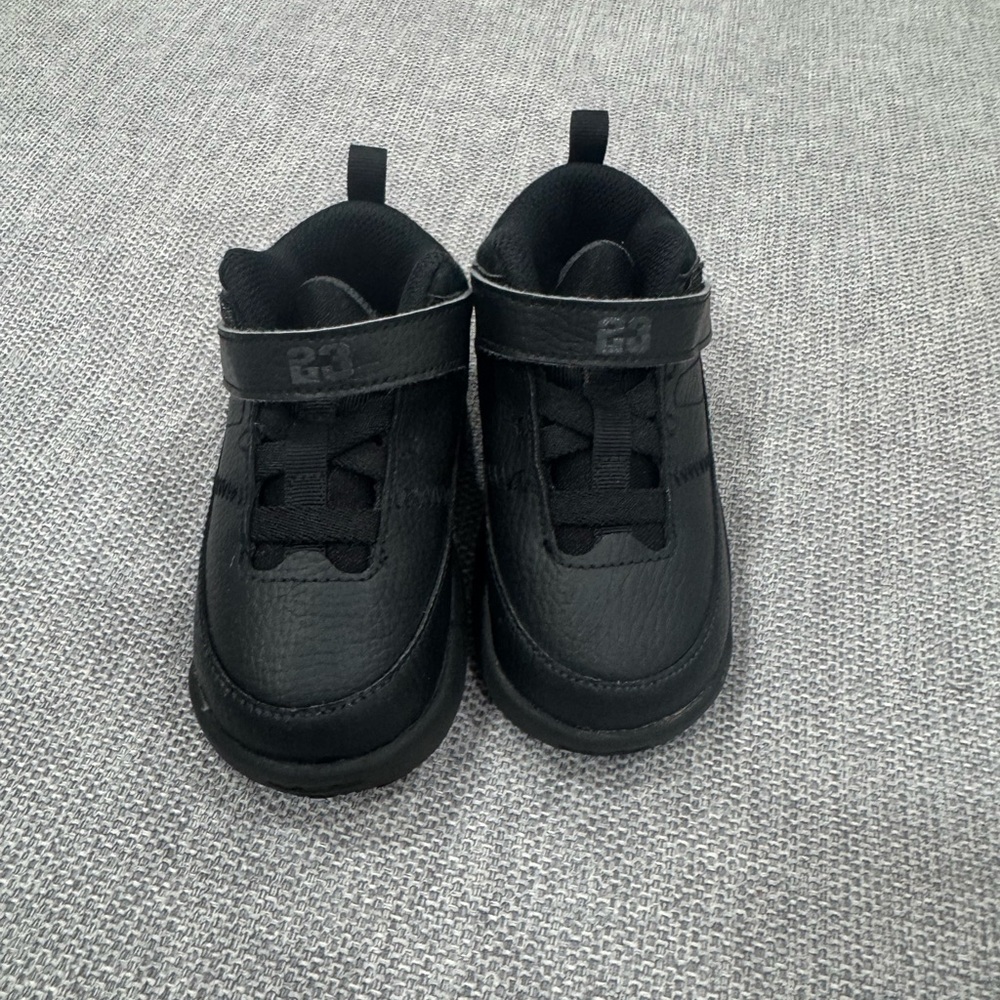 Boy’s Nike black Sneakers